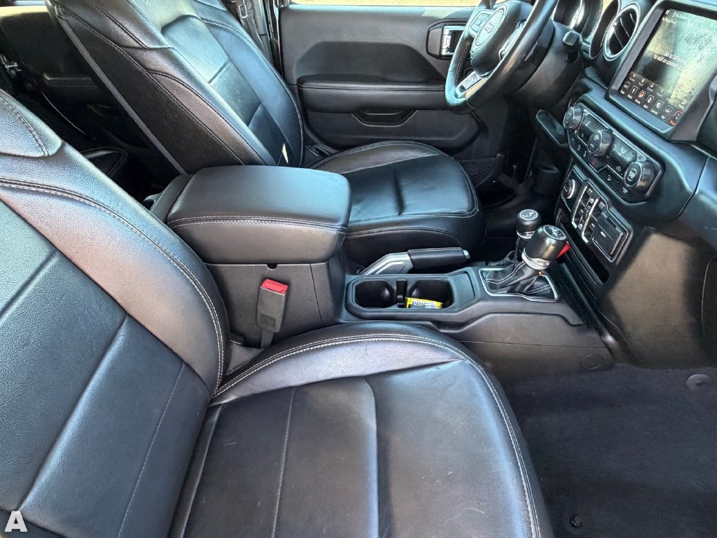 Used 2019 Jeep Wrangler Unlimited Sahara AWD/4WD image 12
