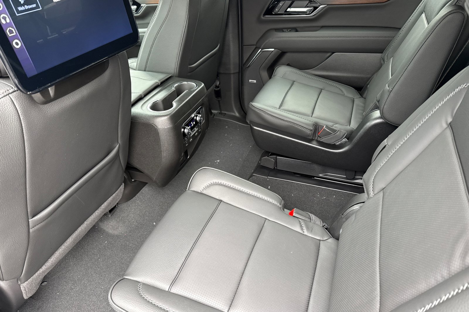 New 2026 GMC Yukon XL Denali w/ Denali Reserve Package image 13