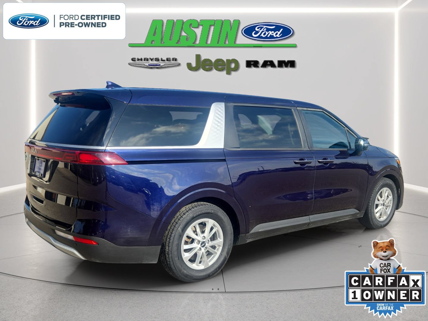 Used 2023 Kia Carnival LX FWD image 5