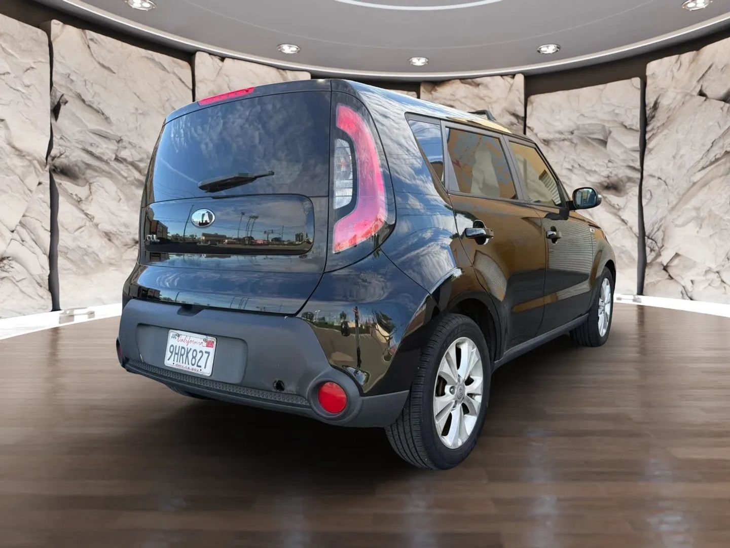 Used 2014 Kia Soul + FWD image 6