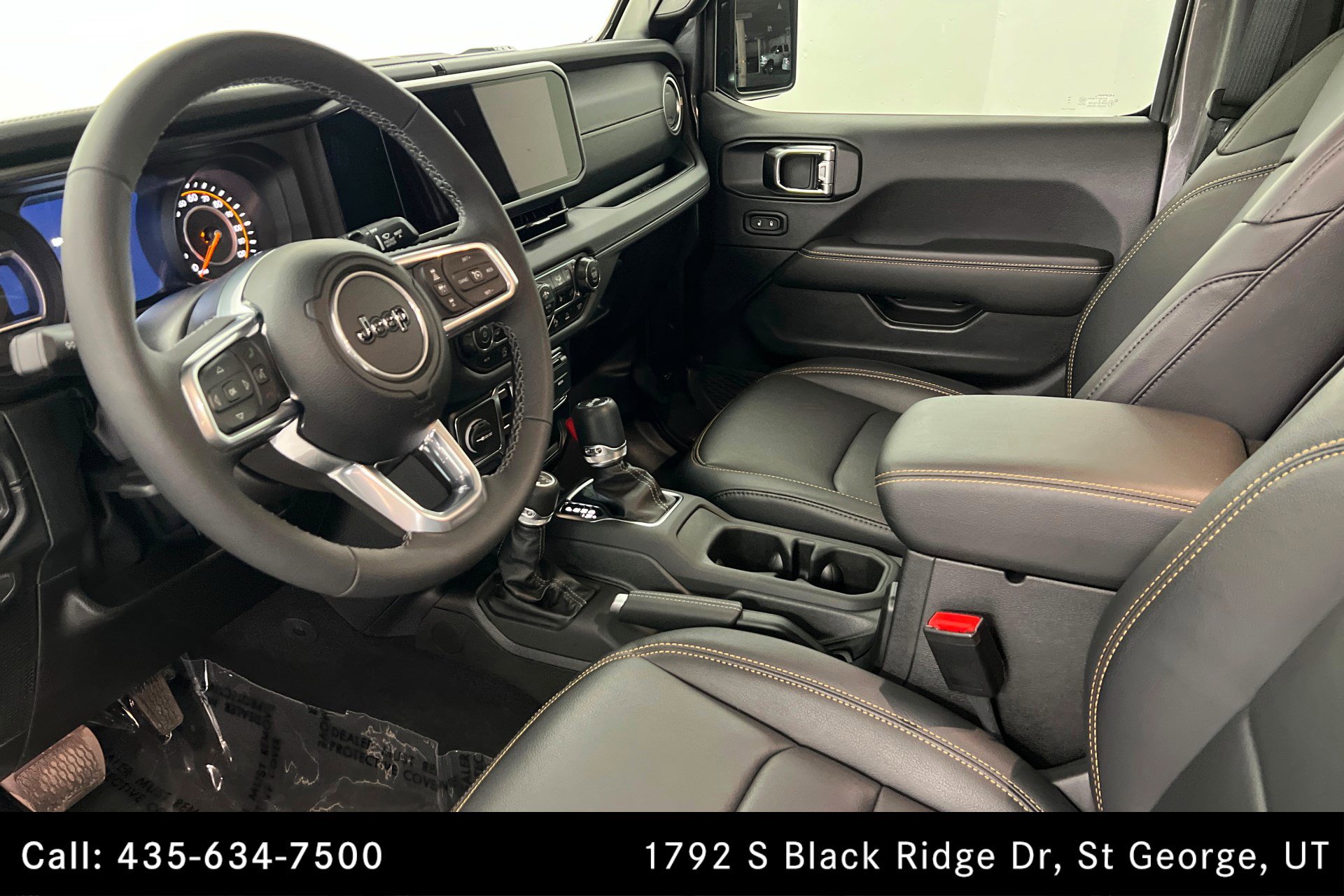 Used 2025 Jeep Wrangler Sahara image 15