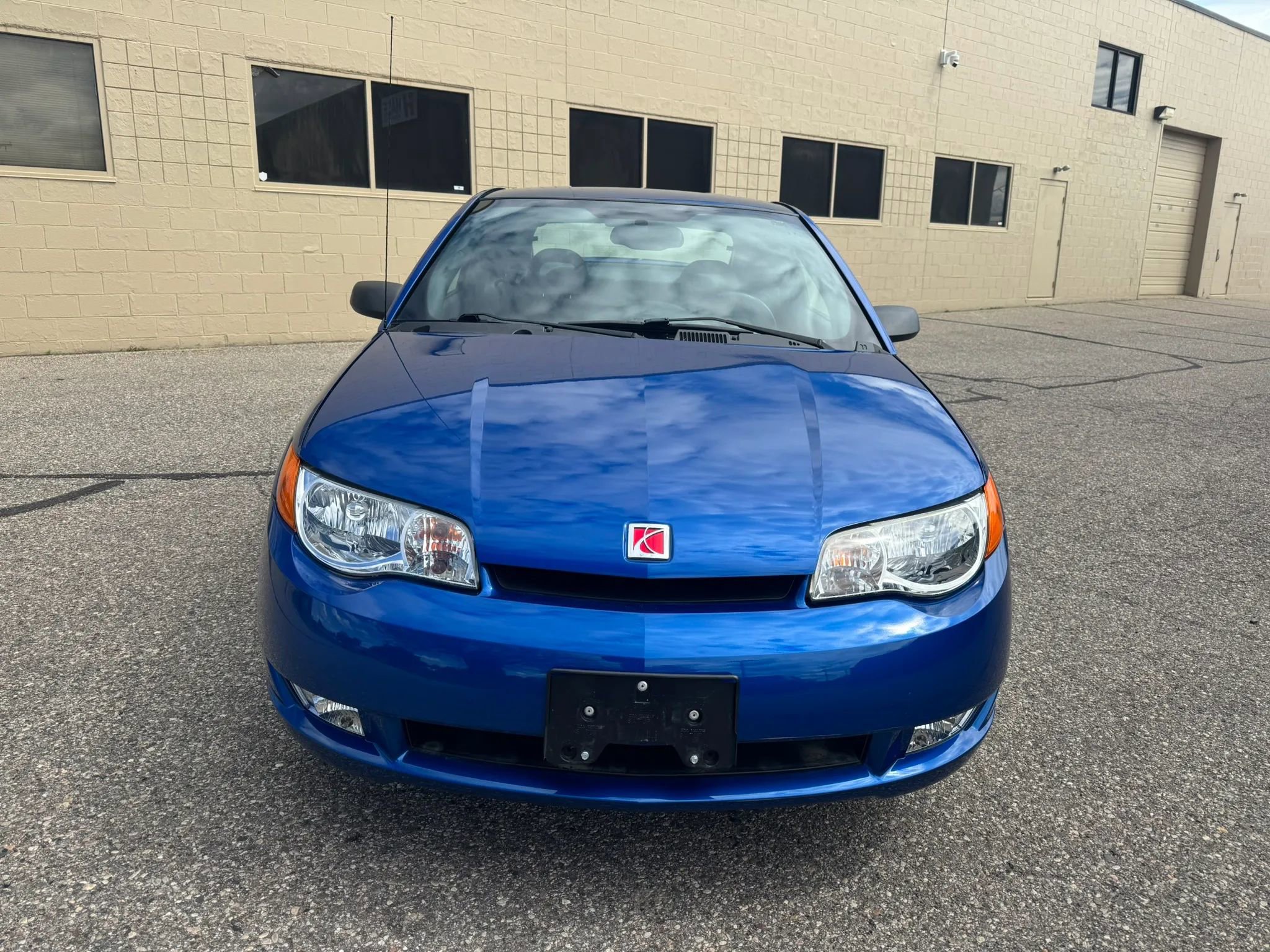 Used 2004 Saturn ION Level 3 w/ Travel Pkg FWD image 2
