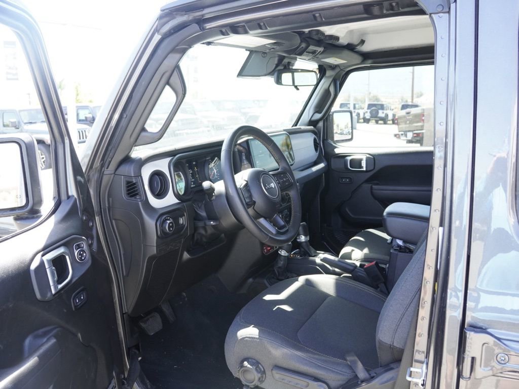 Used 2024 Jeep Gladiator Sport image 18