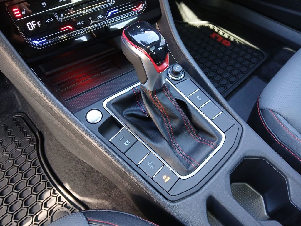 Used 2025 Volkswagen Jetta GLI Autobahn image 37