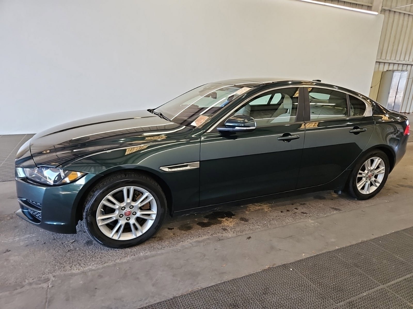 Used 2017 Jaguar XE Premium AWD/4WD image 2