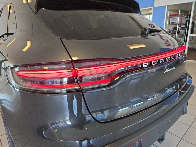 Used 2025 Porsche Macan AWD/4WD image 30