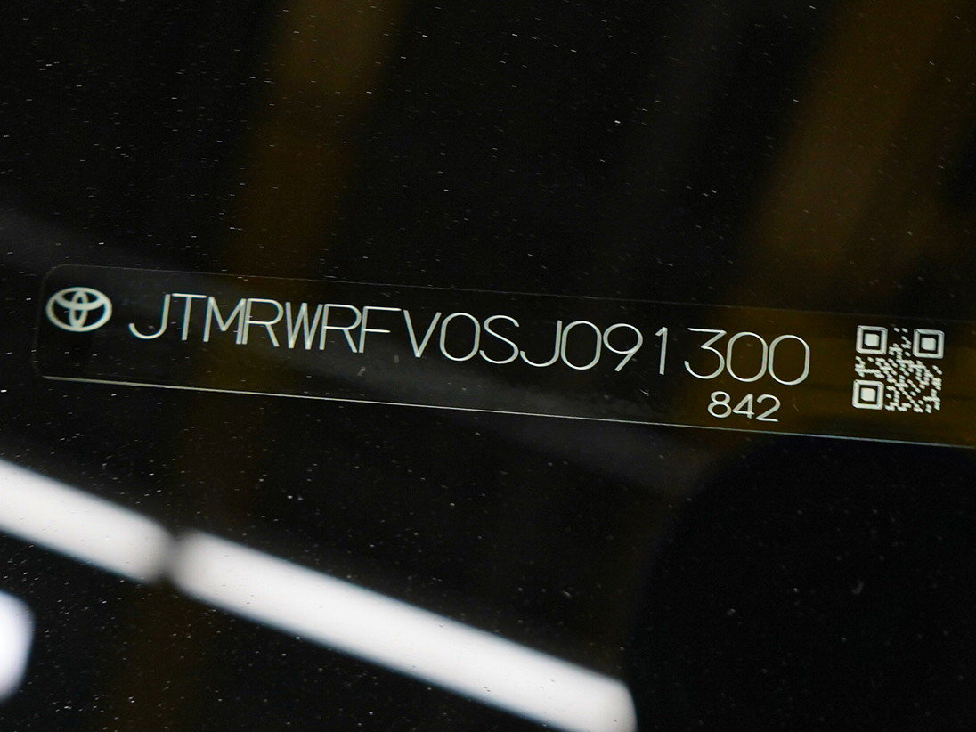 Used 2025 Toyota RAV4 XLE AWD/4WD image 30