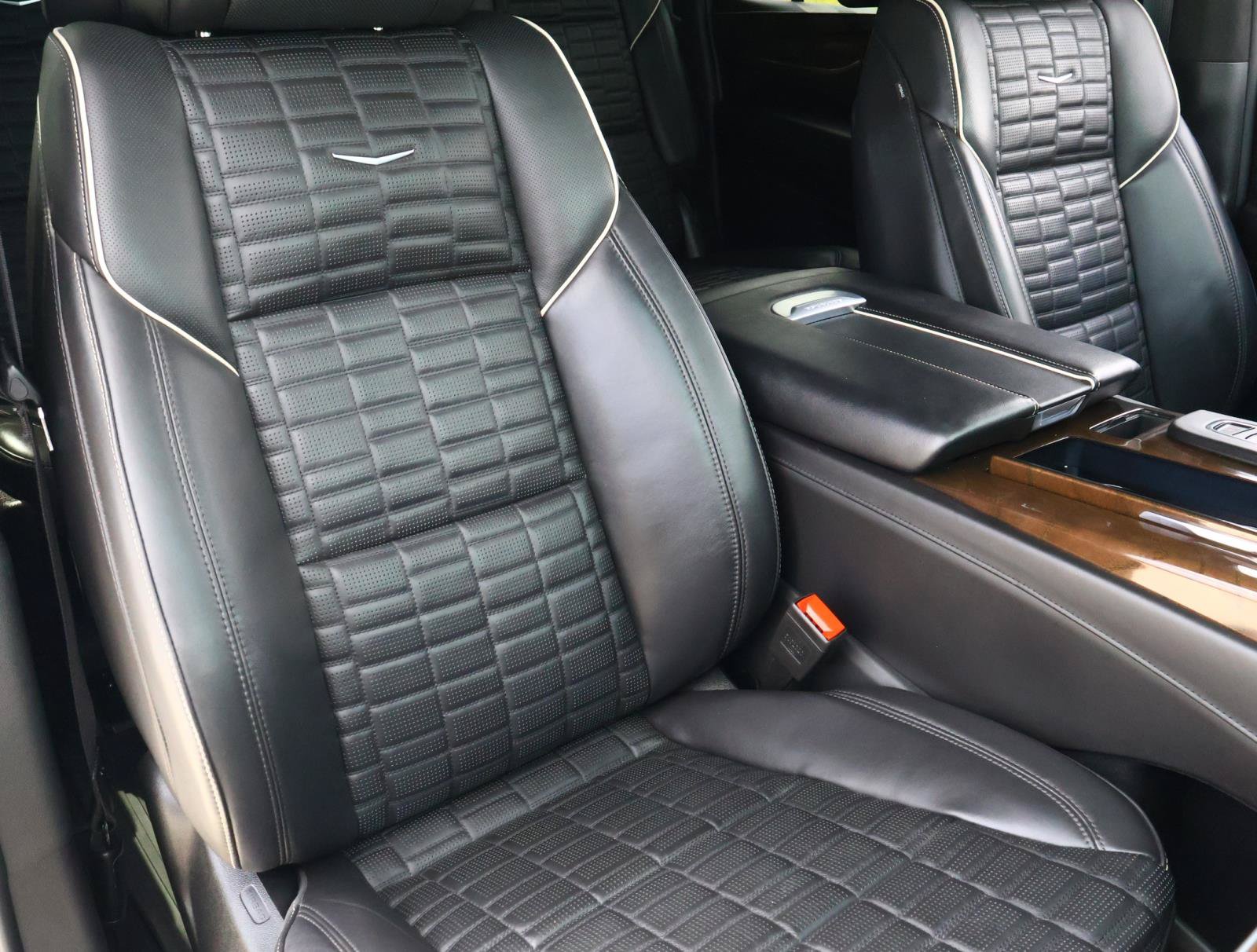 Used 2024 Cadillac Escalade ESV Sport Platinum w/ LPO, ONYX Package AWD/4WD image 26
