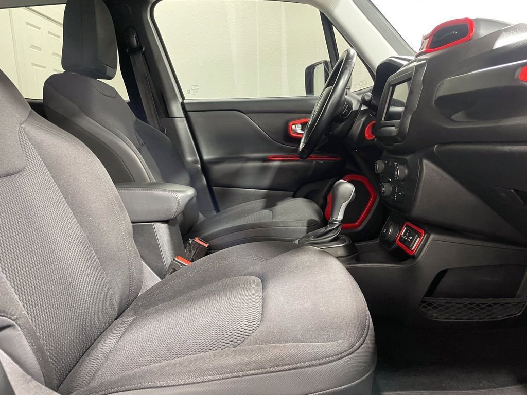 Used 2018 Jeep Renegade Altitude image 16
