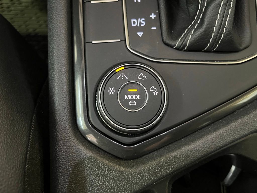 Certified 2021 Volkswagen Tiguan SE AWD/4WD image 16
