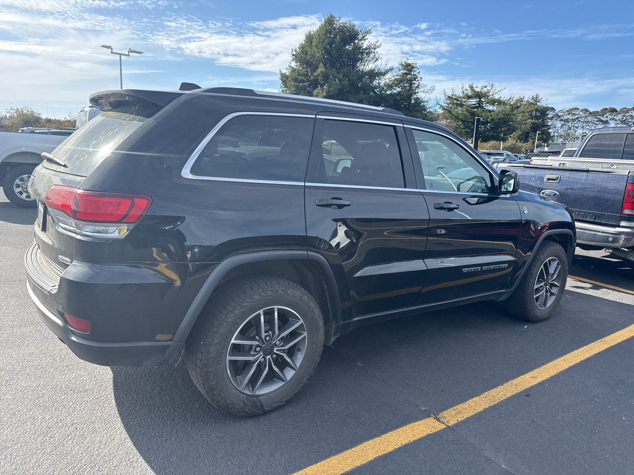 Used 2020 Jeep Grand Cherokee Laredo w/ Quick Order Package 2BN North AWD/4WD image 3