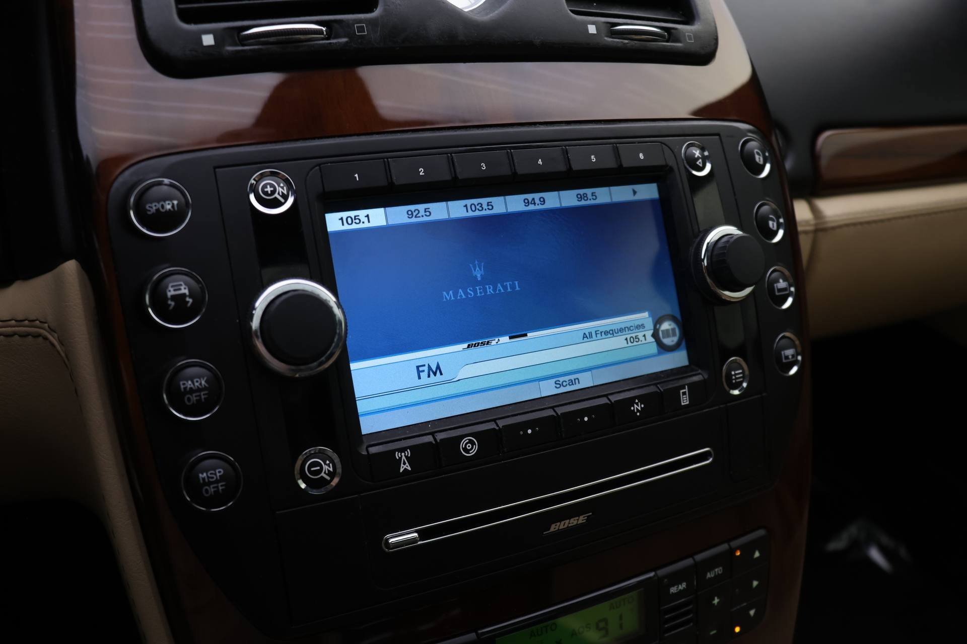 Used 2010 Maserati Quattroporte image 11