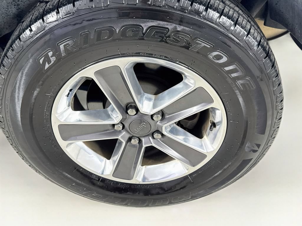 Used 2019 Jeep Wrangler Unlimited Sahara AWD/4WD image 40