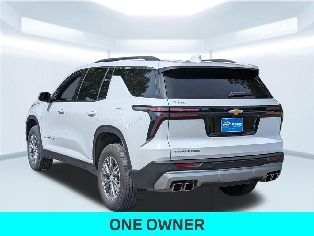 Used 2025 Chevrolet Traverse LT FWD image 4