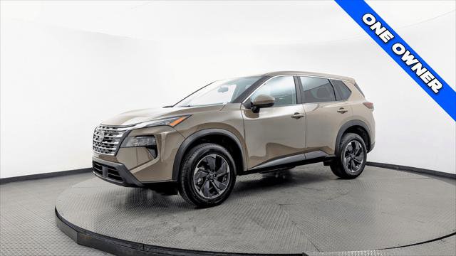 Used 2025 Nissan Rogue SV image 2