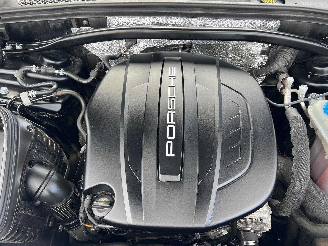 Used 2018 Porsche Macan image 30