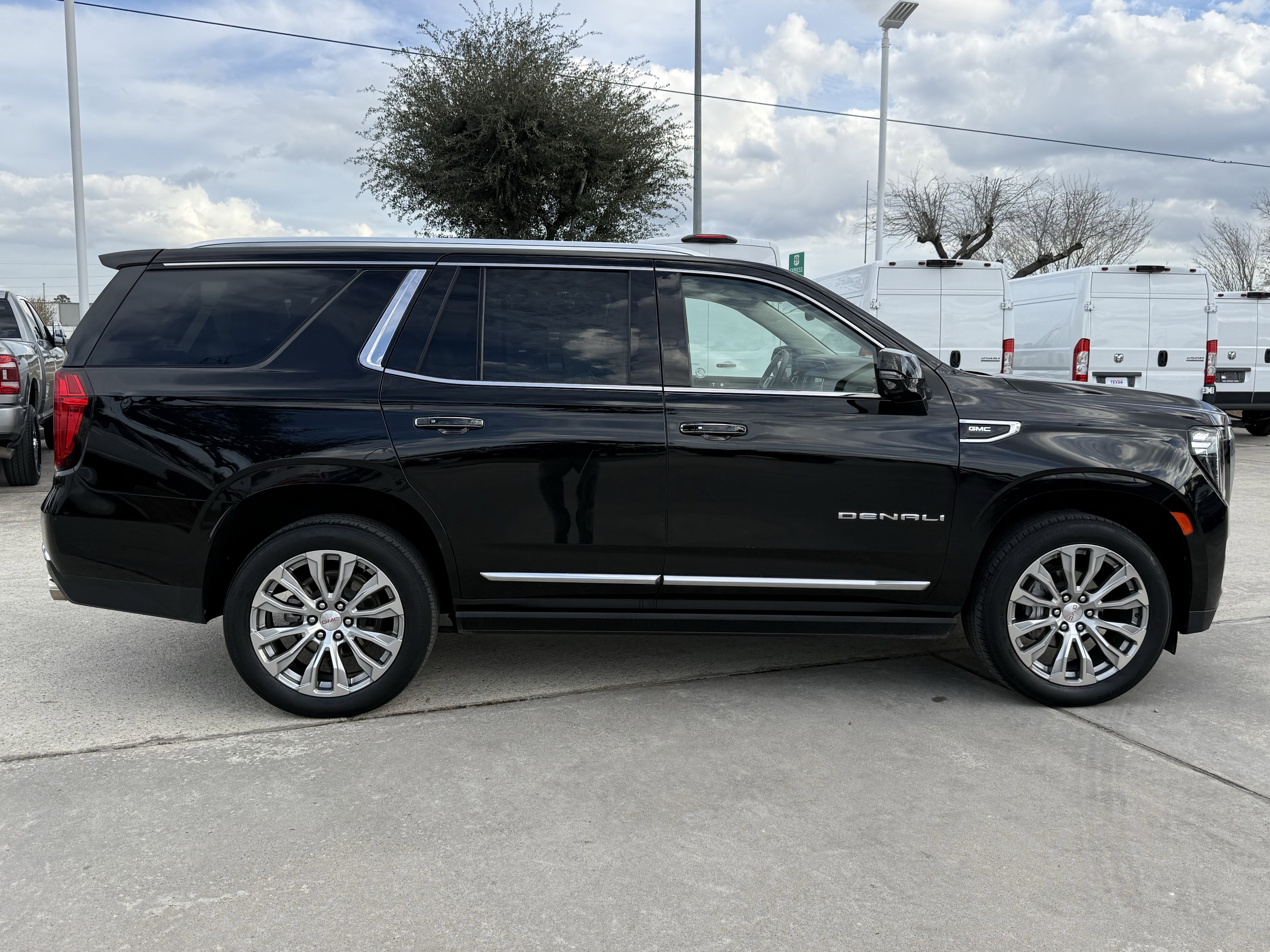 Used 2023 GMC Yukon Denali w/ Max Trailering Package image 3