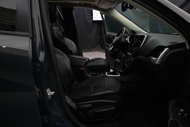 Used 2016 Jeep Cherokee Trailhawk w/ Comfort/Convenience Group image 16