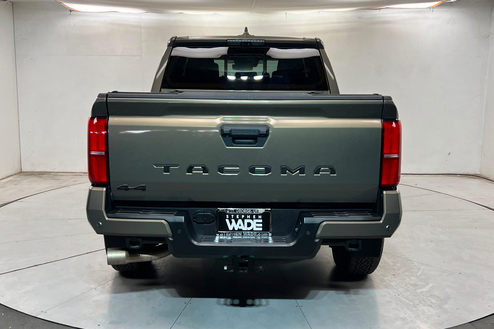 Used 2024 Toyota Tacoma TRD Off-Road AWD/4WD image 5