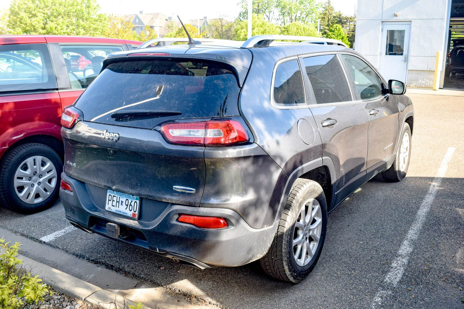 Used 2015 Jeep Cherokee Latitude w/ Cold Weather Group AWD/4WD image 4