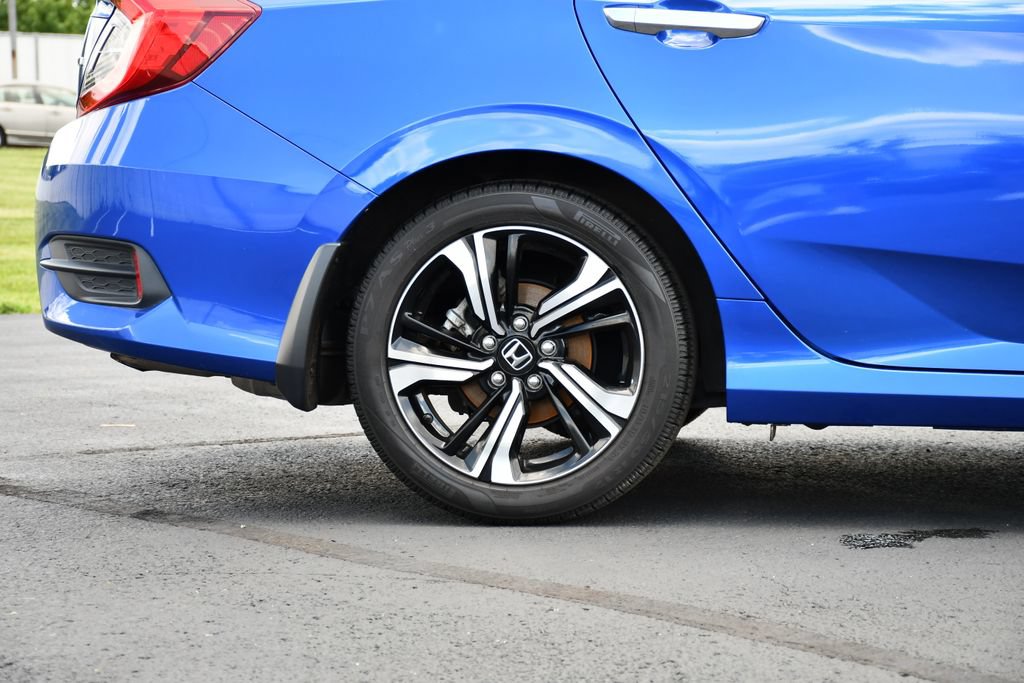 Used 2018 Honda Civic Touring image 10