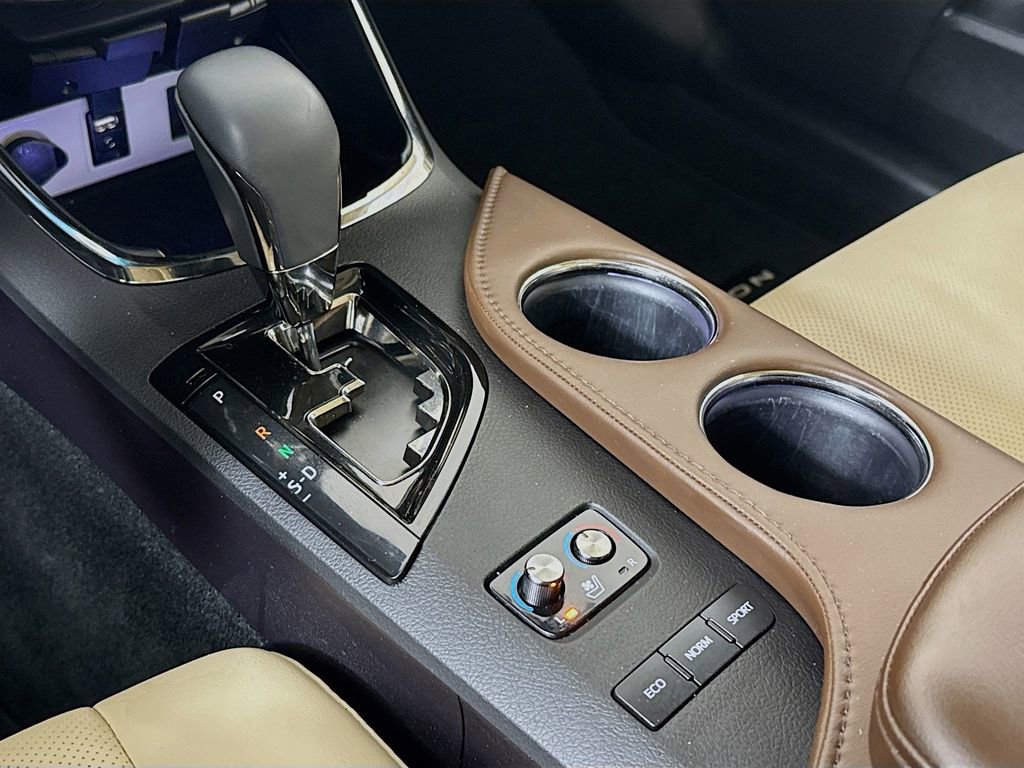 Used 2018 Toyota Avalon Limited w/ Carpet Mat Package FWD image 19