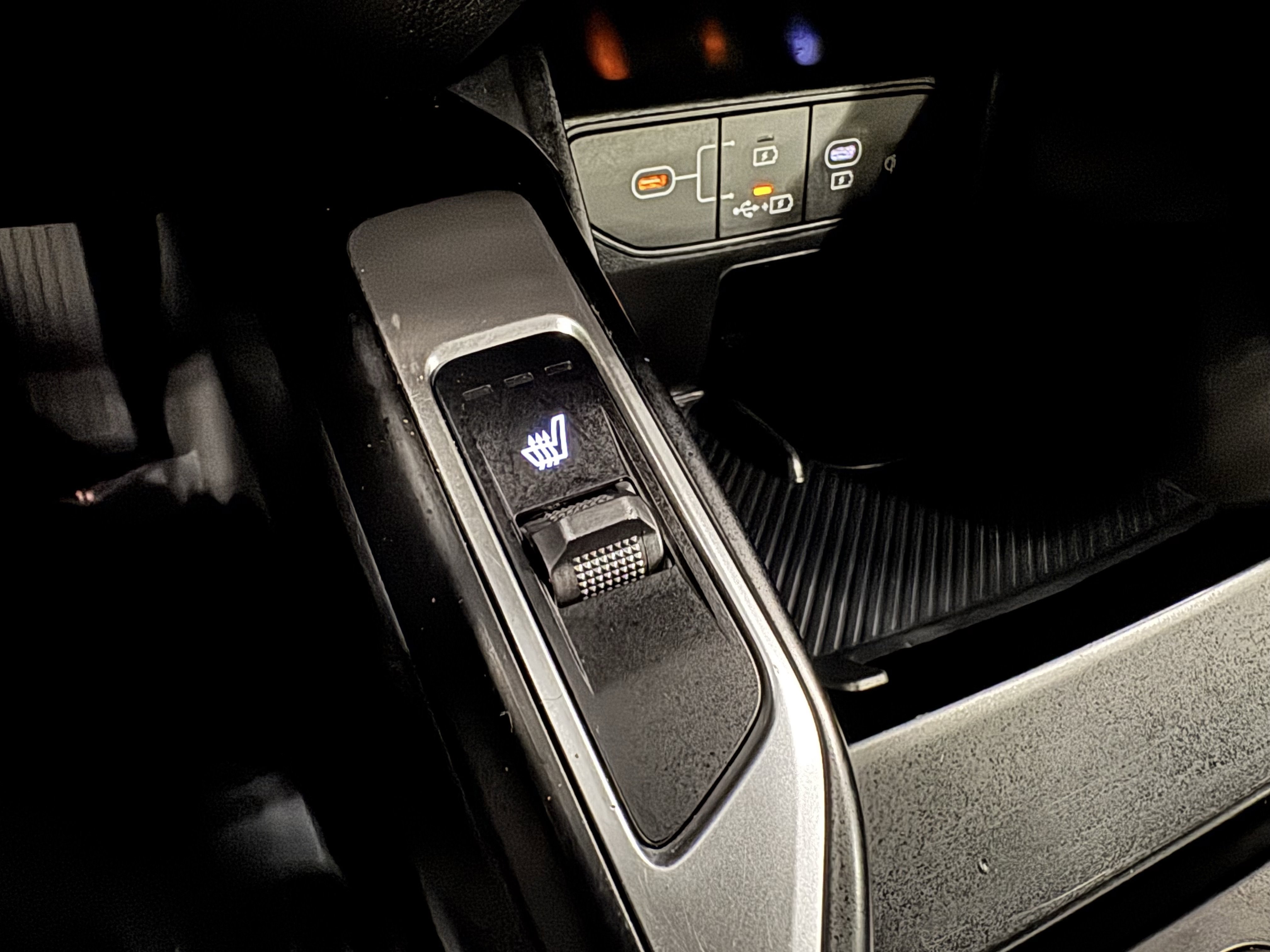 Used 2024 Kia Sorento S image 9