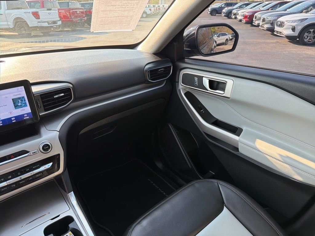 Used 2022 Ford Explorer XLT w/ Equipment Group 202A image 19