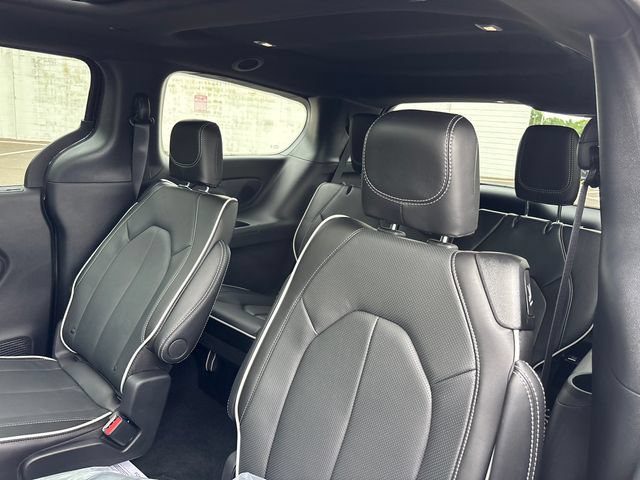 New 2027 Chrysler Pacifica Limited AWD/4WD image 9