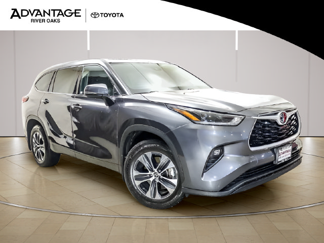 Used 2021 Toyota Highlander XLE AWD/4WD image 2
