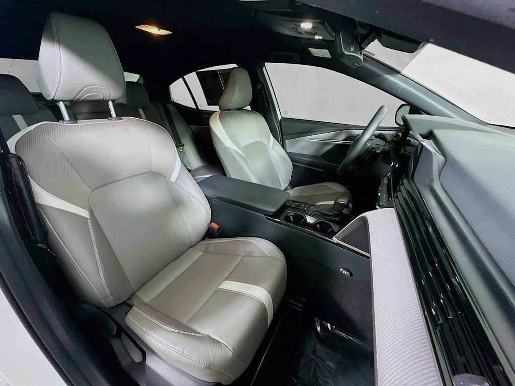 Used 2025 Toyota Camry SE w/ Convenience Package image 12