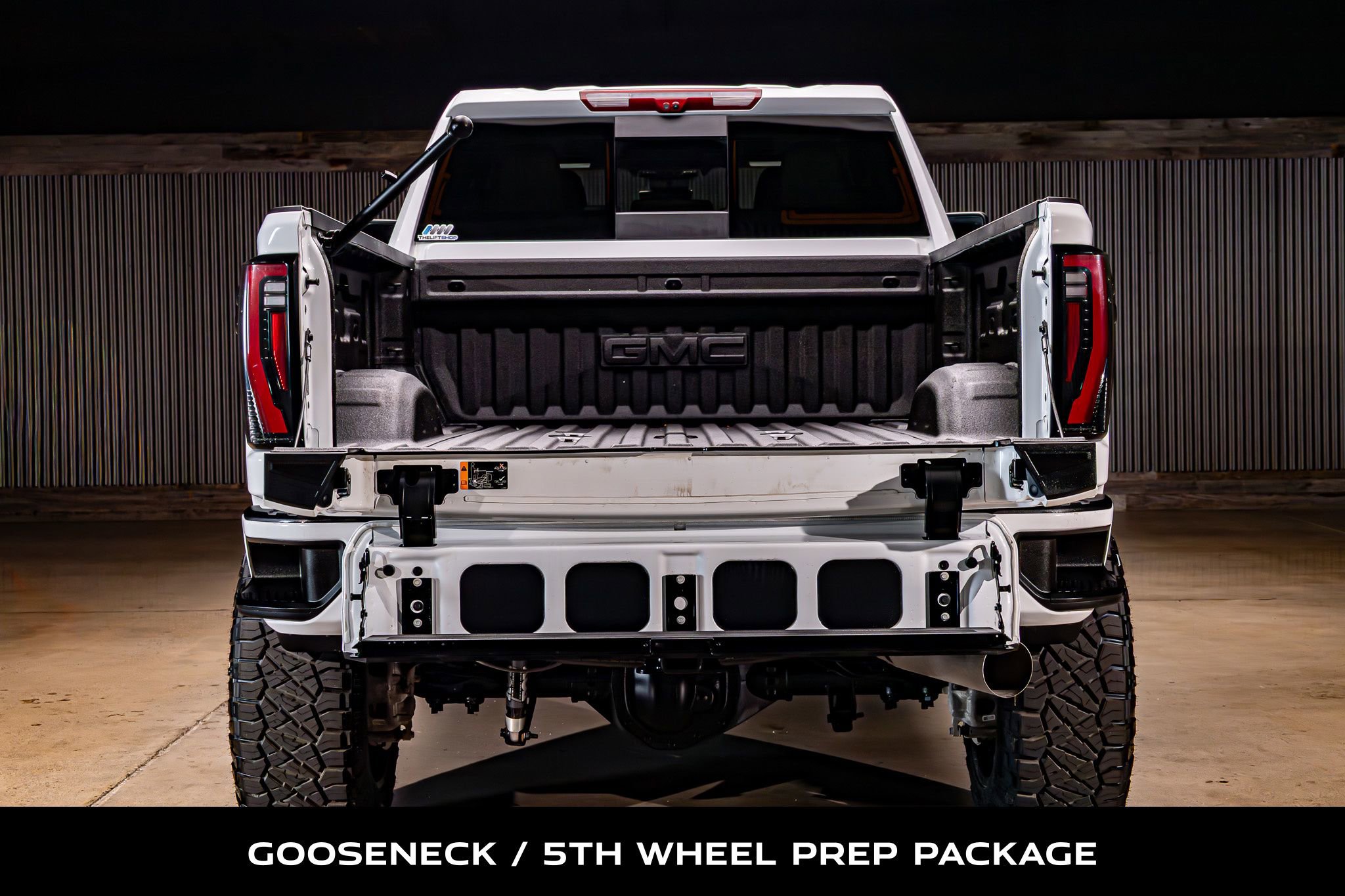 Used 2025 GMC Sierra 3500 AT4 w/ AT4 Premium Plus Package image 9