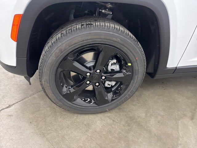 New 2025 Jeep Grand Cherokee L Altitude image 4