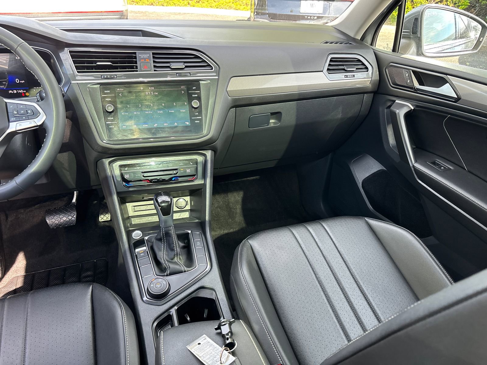 Certified 2024 Volkswagen Tiguan SE AWD/4WD image 31