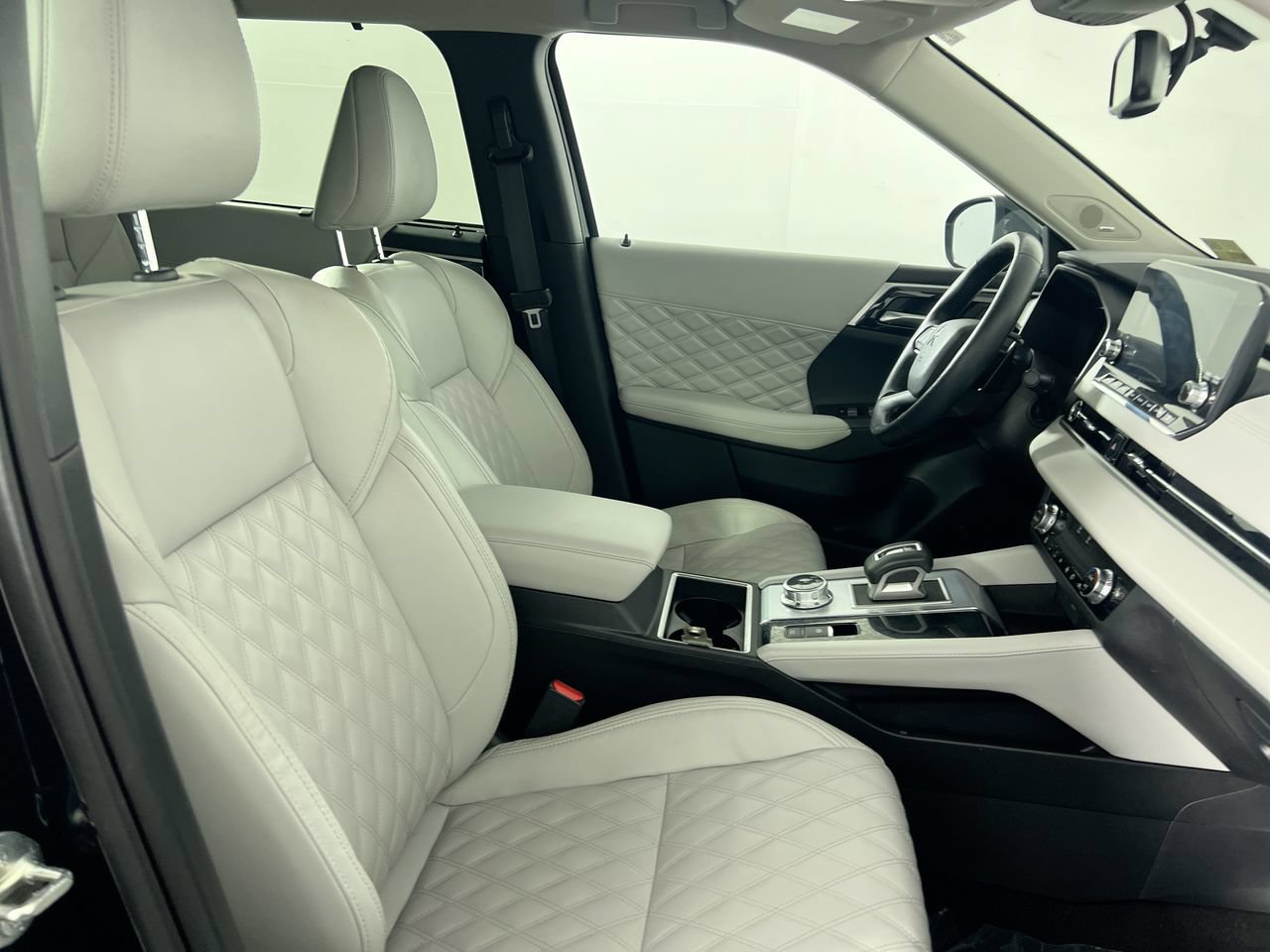 Used 2024 Mitsubishi Outlander SEL FWD image 24