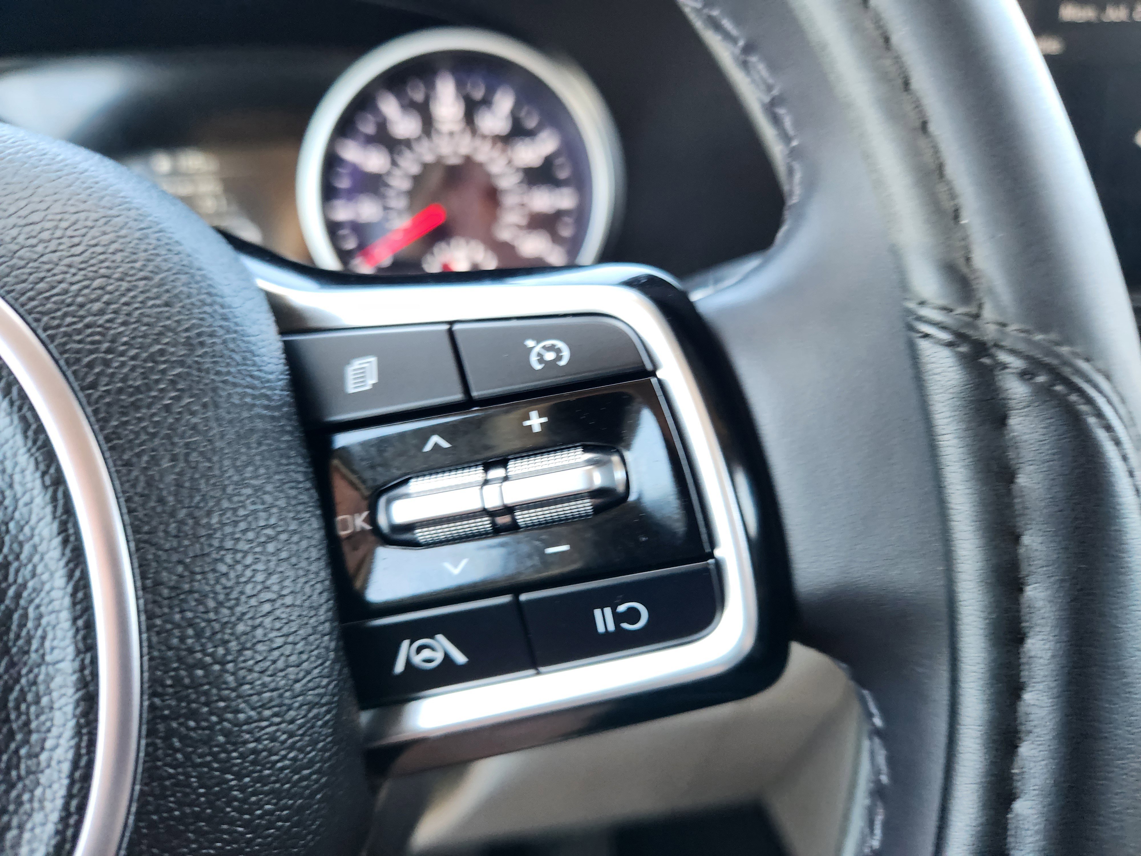 Used 2024 Kia Carnival LX image 20