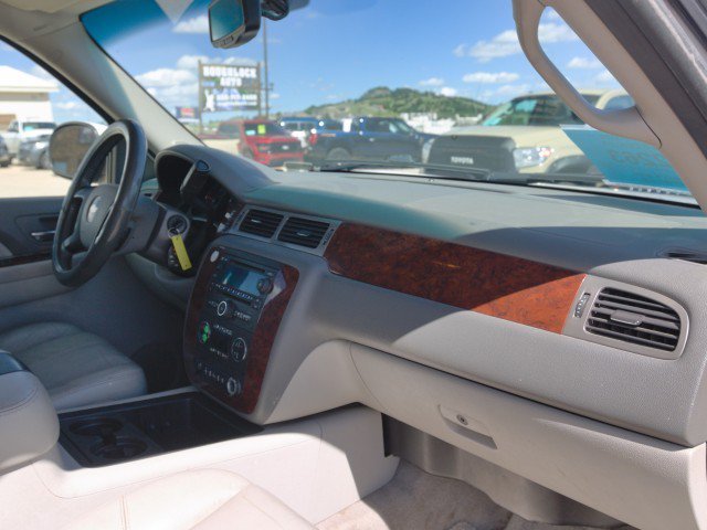 Used 2009 Chevrolet Suburban LT w/ Luxury Package AWD/4WD image 34