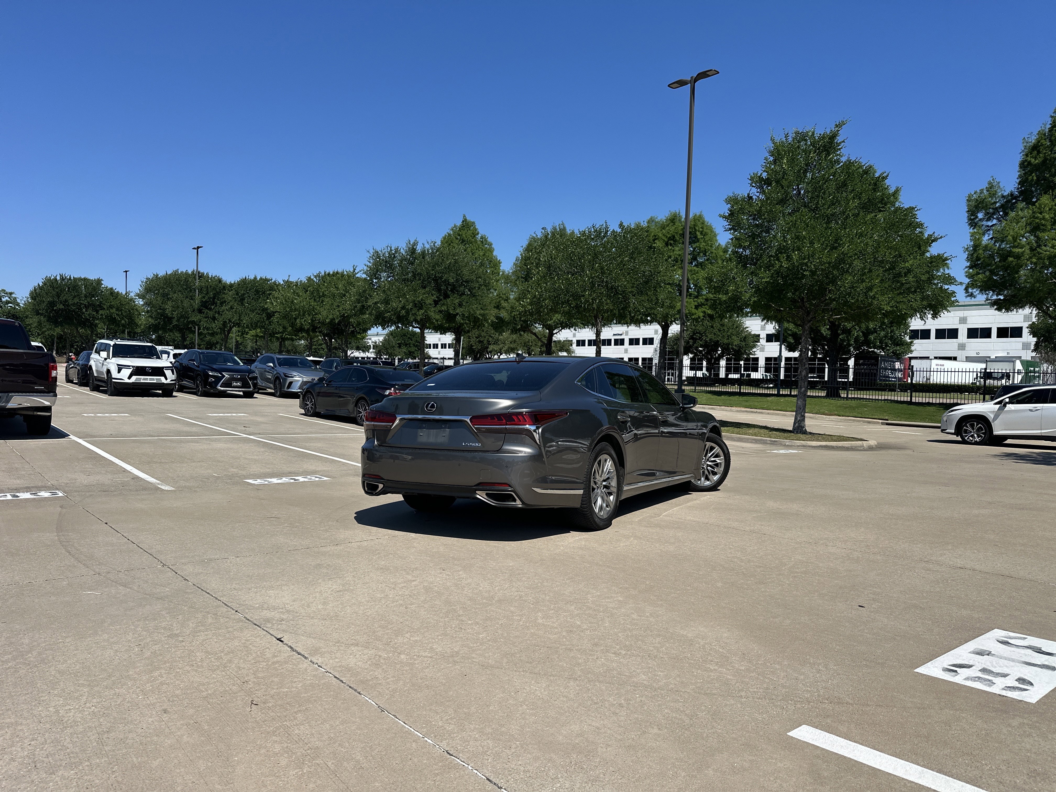 Used 2019 Lexus LS 500 w/ Accessory Package (Z2) RWD image 2