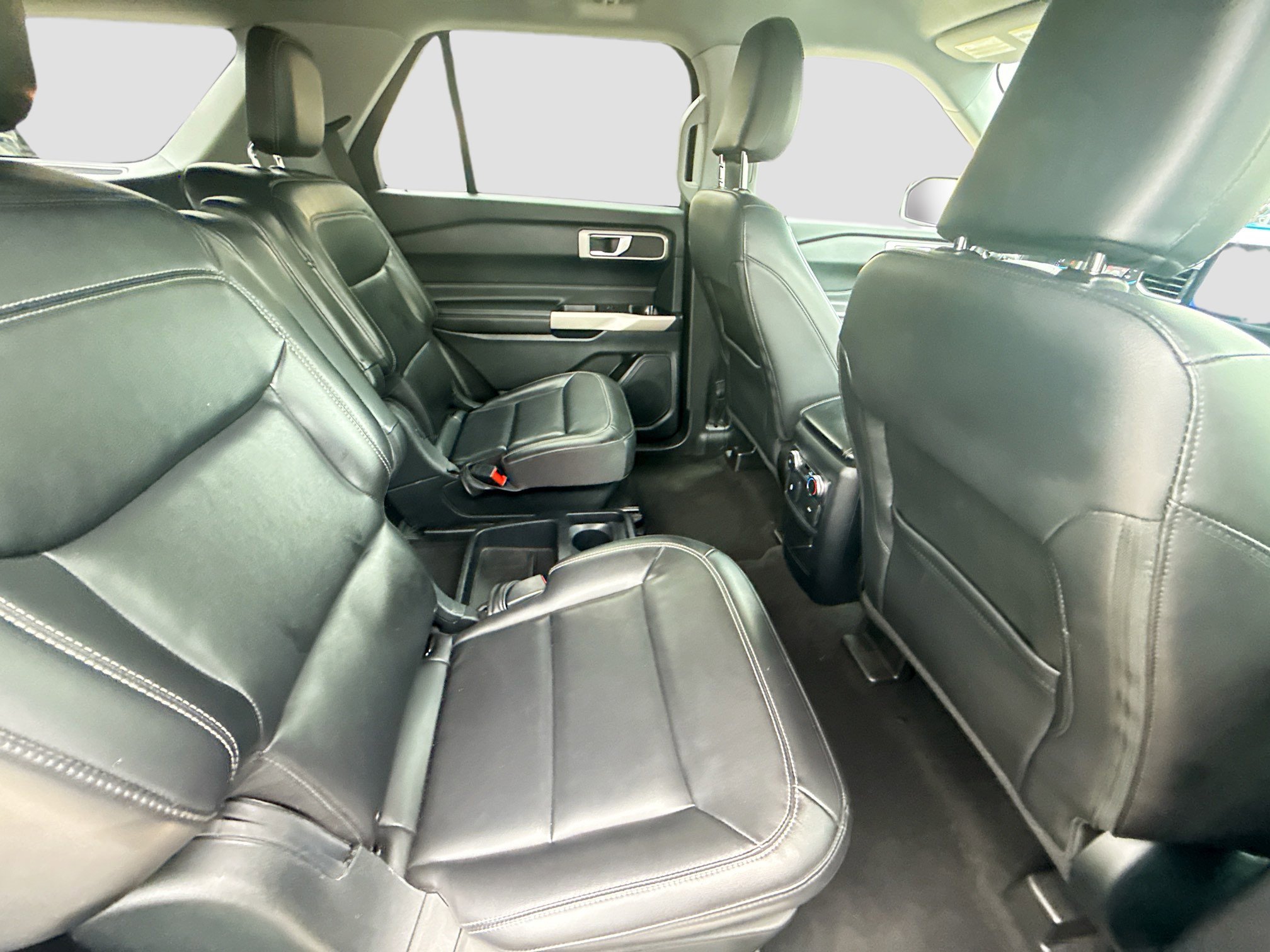 Used 2021 Ford Explorer XLT w/ Equipment Group 202A RWD image 28
