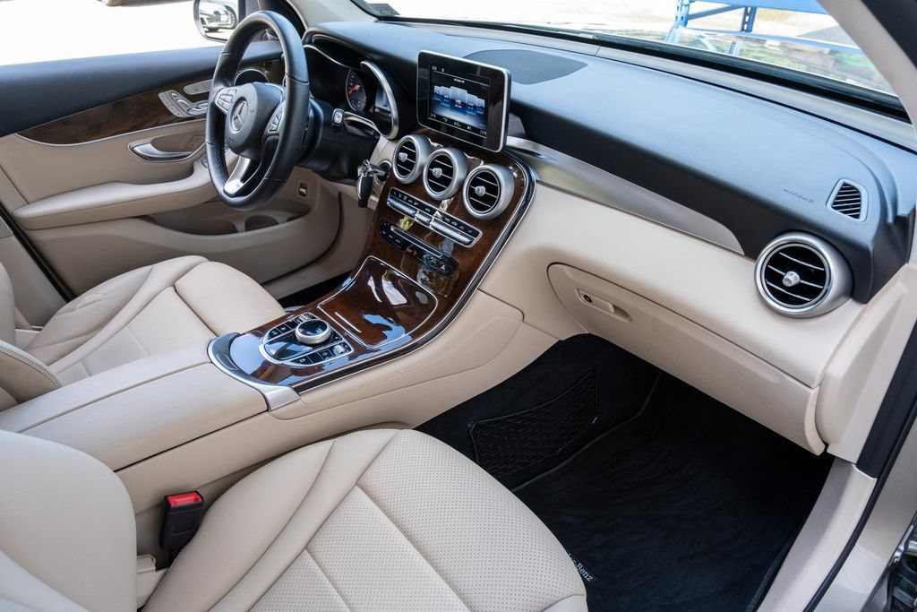 Used 2019 Mercedes-Benz GLC 300 4MATIC image 27