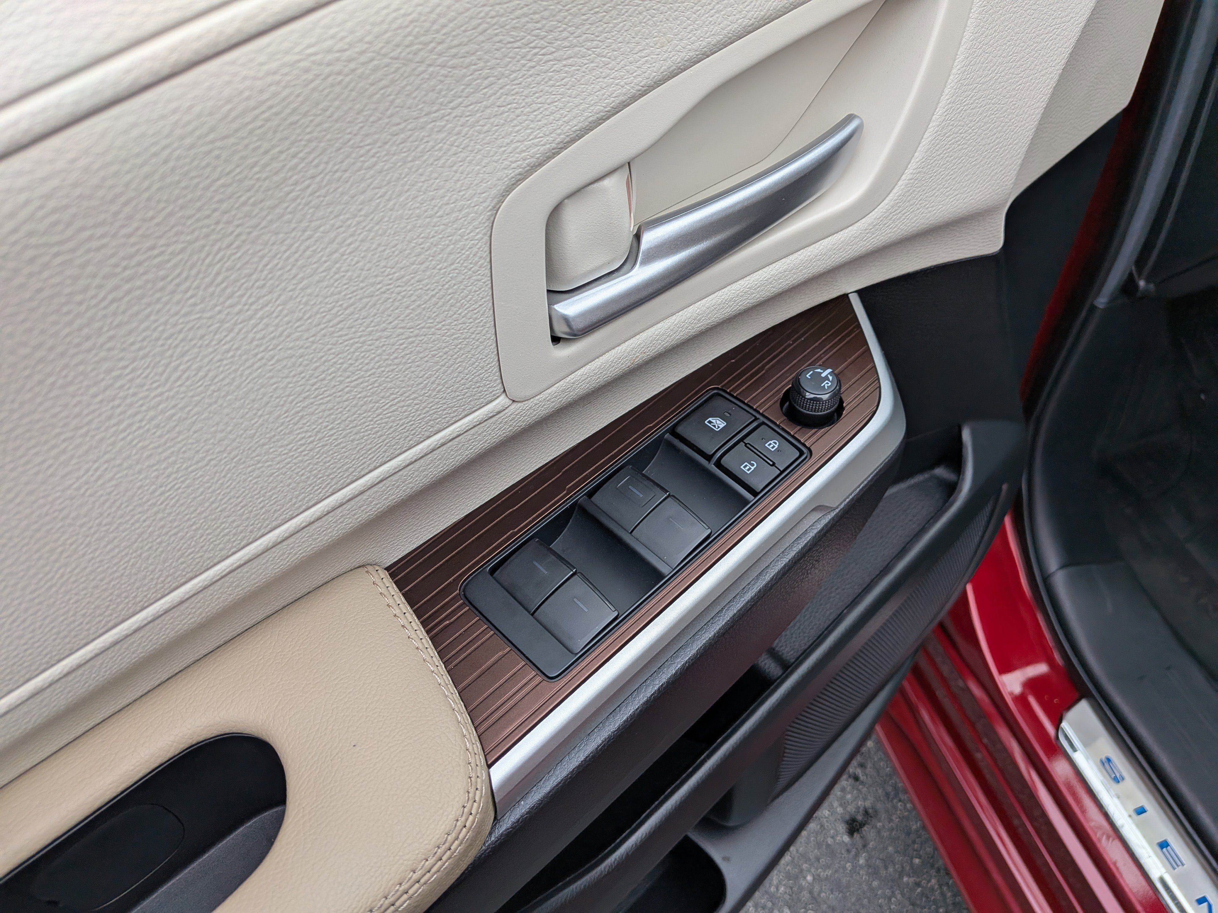 Certified 2024 Toyota Sienna XLE image 17