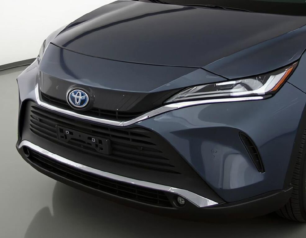 Used 2023 Toyota Venza XLE image 8