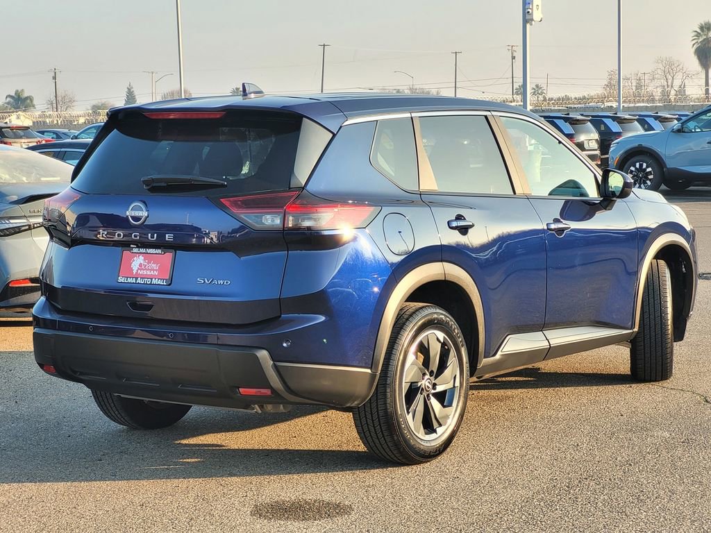 Used 2024 Nissan Rogue SV image 5