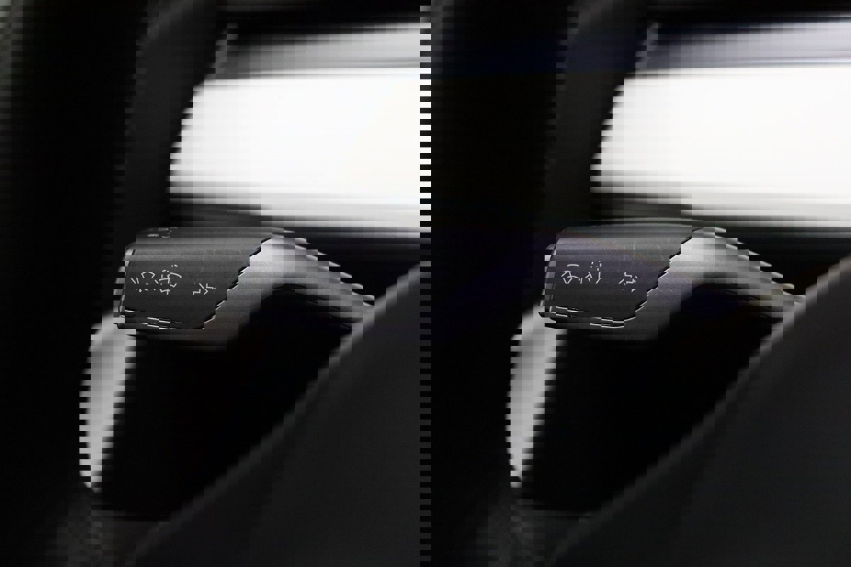 Used 2022 Tesla Model Y Long Range image 30