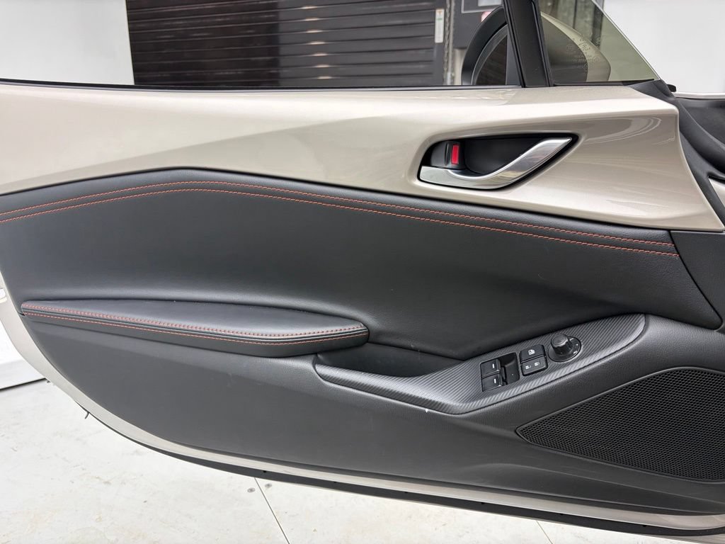 Used 2022 MAZDA MX-5 Miata RF Grand Touring RWD image 11
