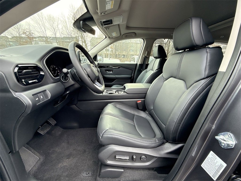 New 2025 Honda Pilot Touring image 13