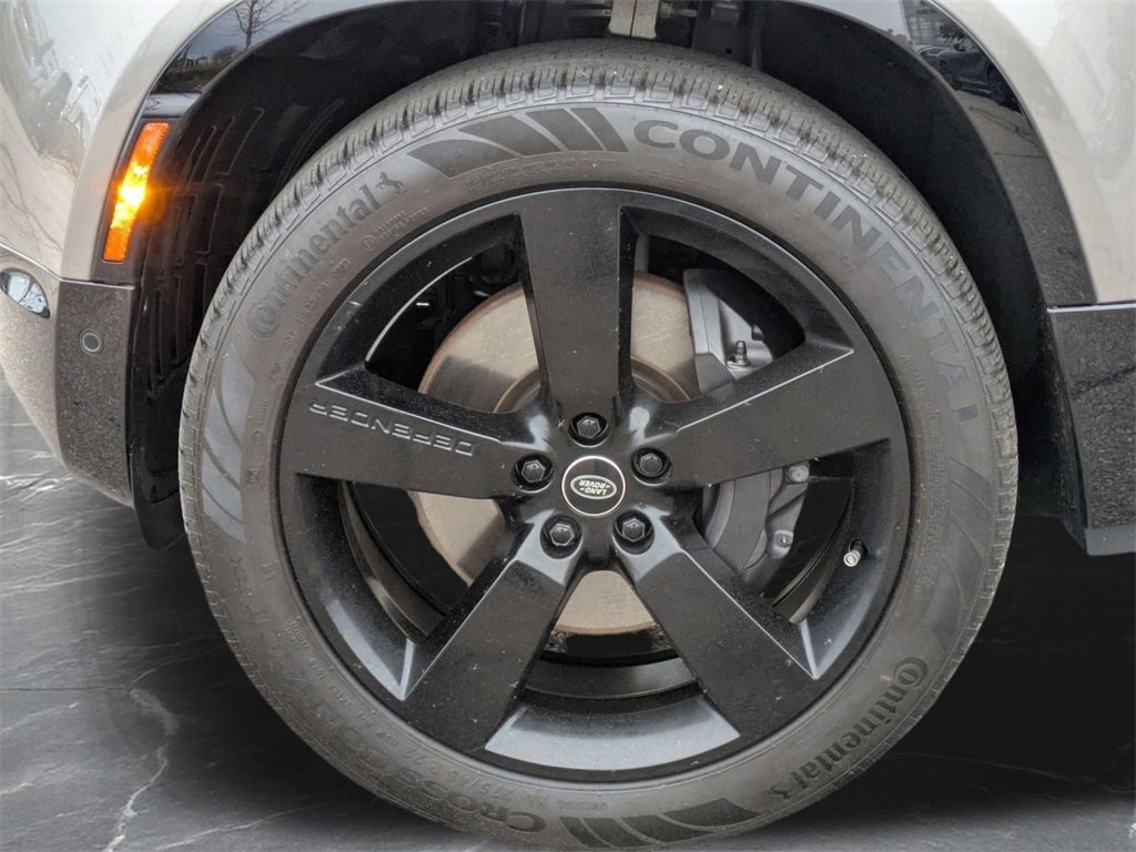 Used 2023 Land Rover Defender 130 X-Dynamic SE image 37