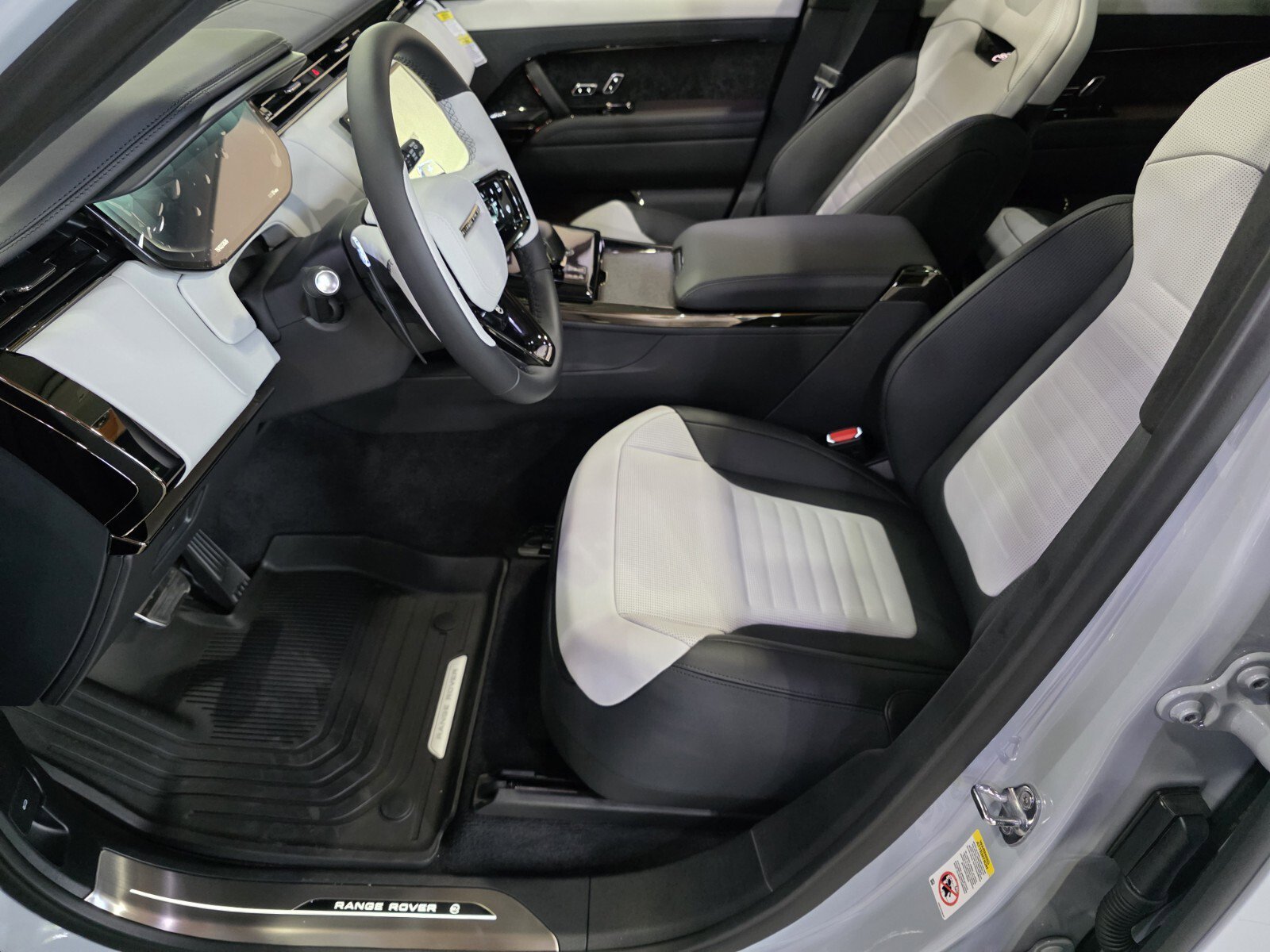 New 2026 Land Rover Range Rover Sport SV image 10