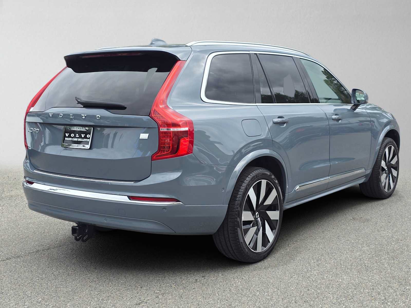 Used 2023 Volvo XC90 T8 Ultimate w/ Lounge Package AWD/4WD image 4