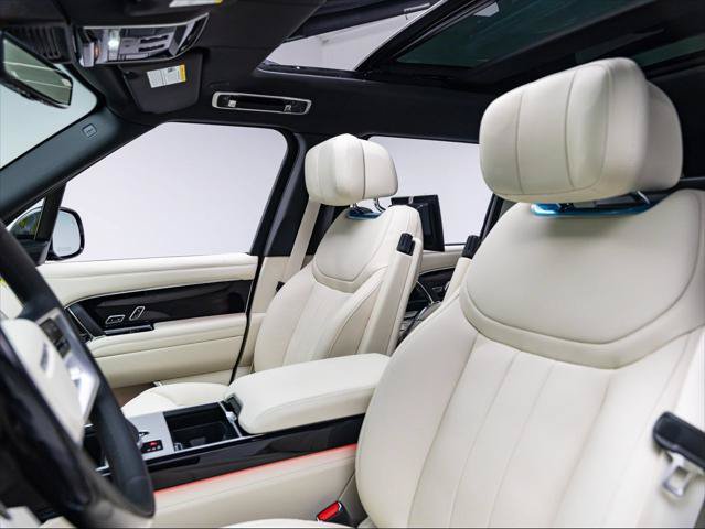 New 2026 Land Rover Range Rover Long Wheelbase Autobiography AWD/4WD image 13